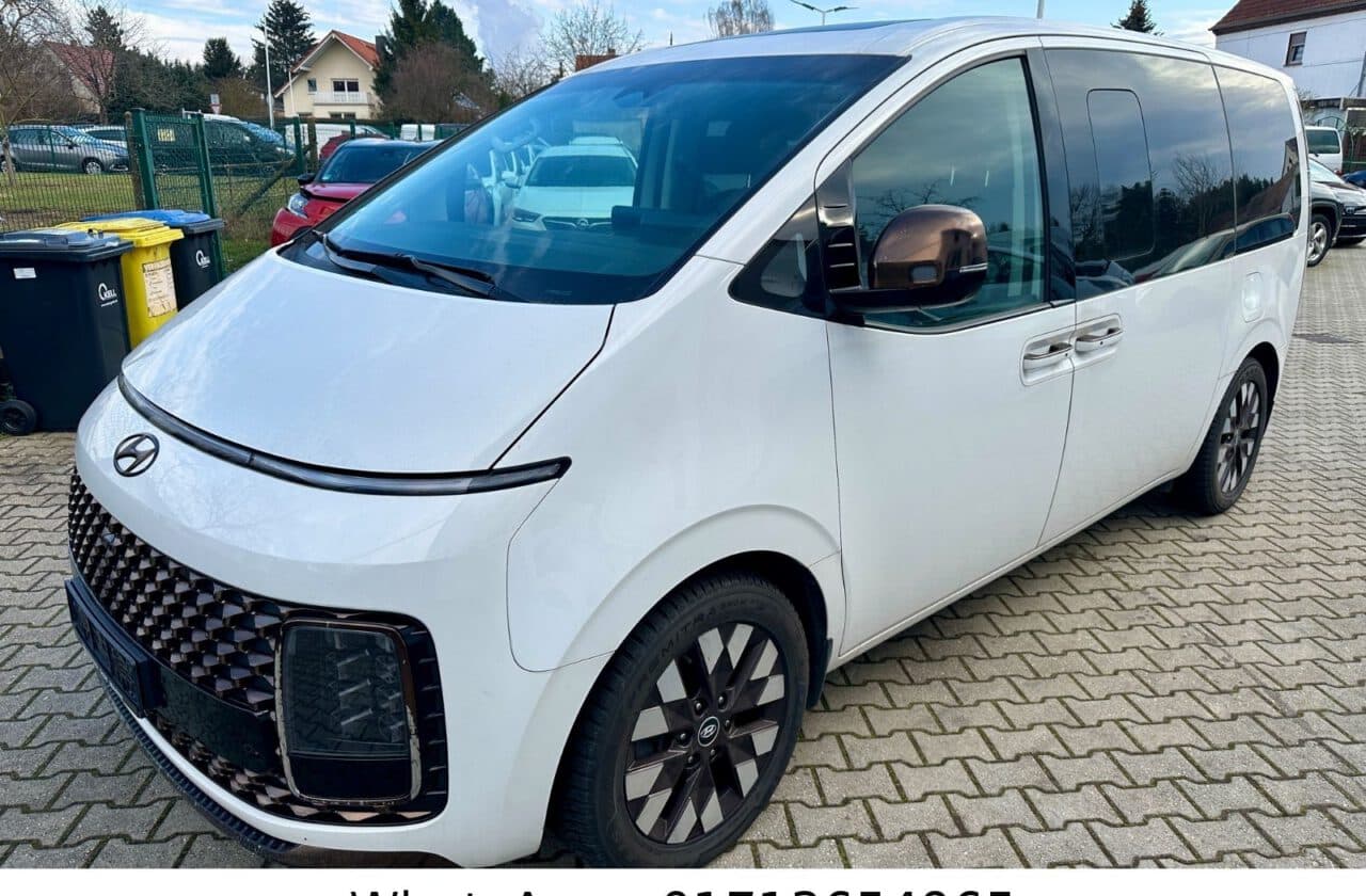Hyundai Staria Signature 4WD mit neuem Motor !